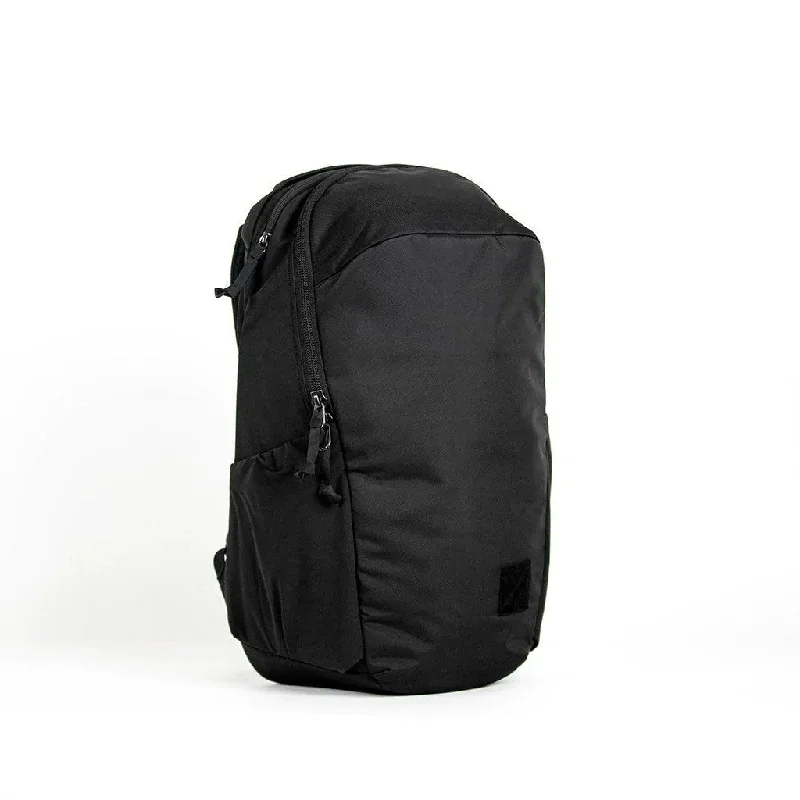 Vintage style backpack for retro aesthetic lovers -Evergoods Civic Half Zip 26L - Solution Black